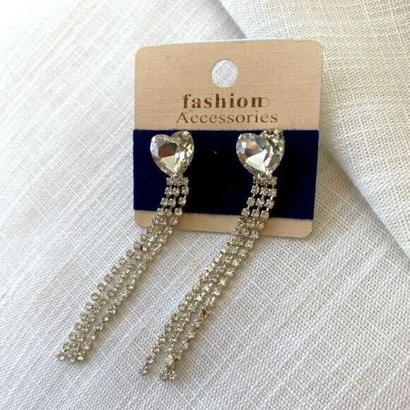 Super sparkly heart and dangle rhinestone earrings. Perfect for going out - Picture 1 of 5